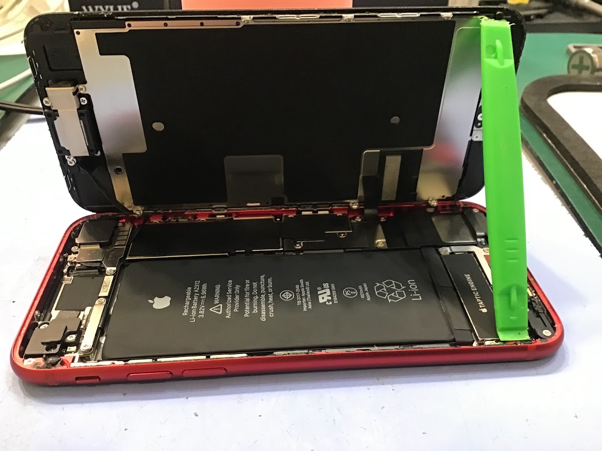 iPhoneSE2のバッテリー交換ならデータそのまま修理可能なスマホ修理工房橋本駅店へ！